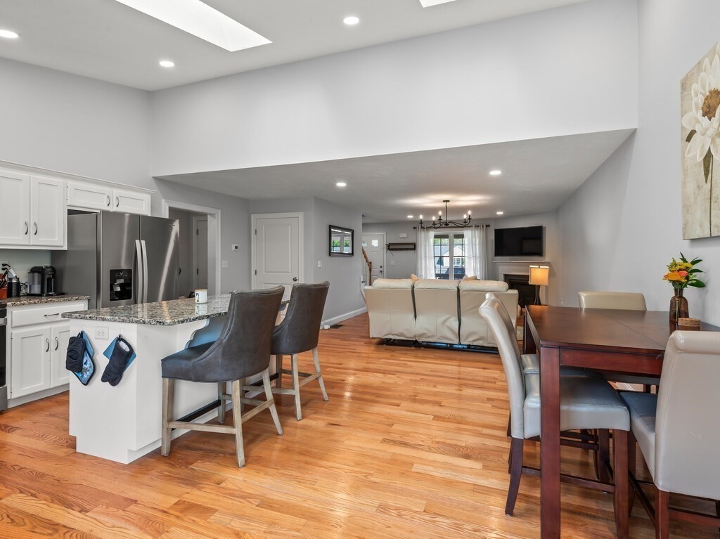 Sutton, Massachusetts, 01590, United States, 2 Bedrooms Bedrooms, ,3 BathroomsBathrooms,Residential,For Sale,1942823