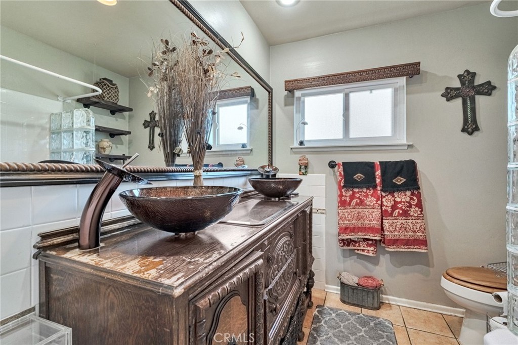 Van Nuys, California, 91406, United States, 4 Bedrooms Bedrooms, ,1 BathroomBathrooms,Residential,For Sale,1982860