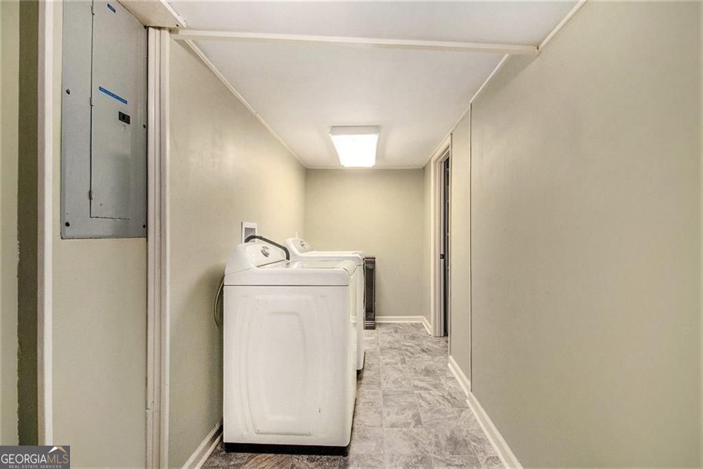 Atlanta, Georgia, 30328, United States, 4 Bedrooms Bedrooms, ,3 BathroomsBathrooms,Residential,For Sale,1858983