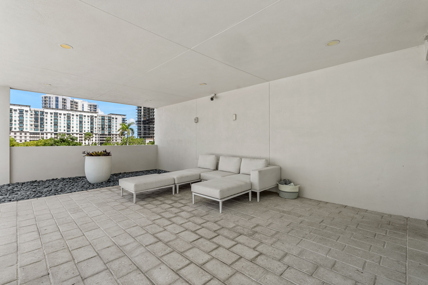  332 COCOANUT CONDOMINIUM - 物件實景