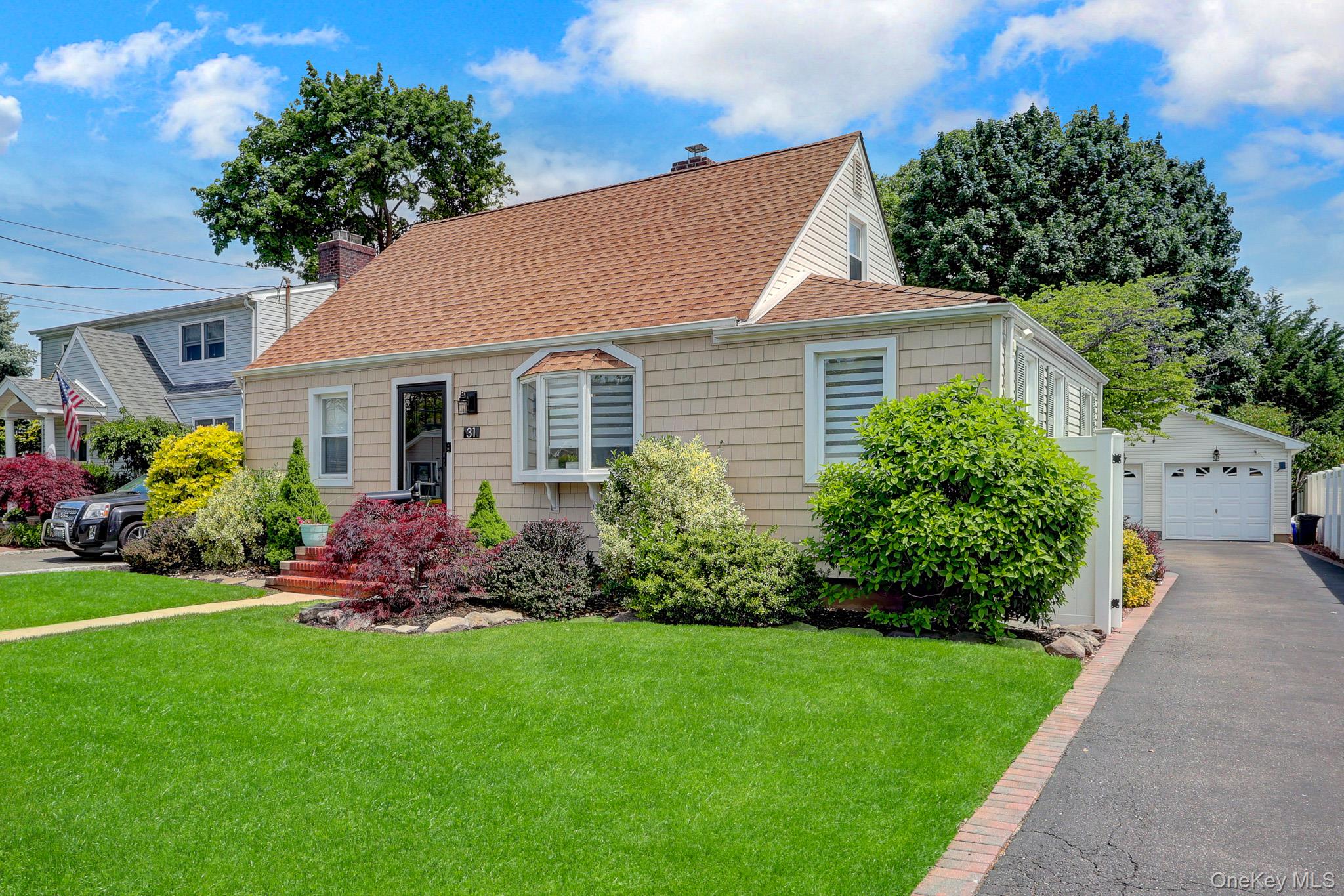  31 Locust Avenue E, Farmingdale, NY, 11735 - 物件實景