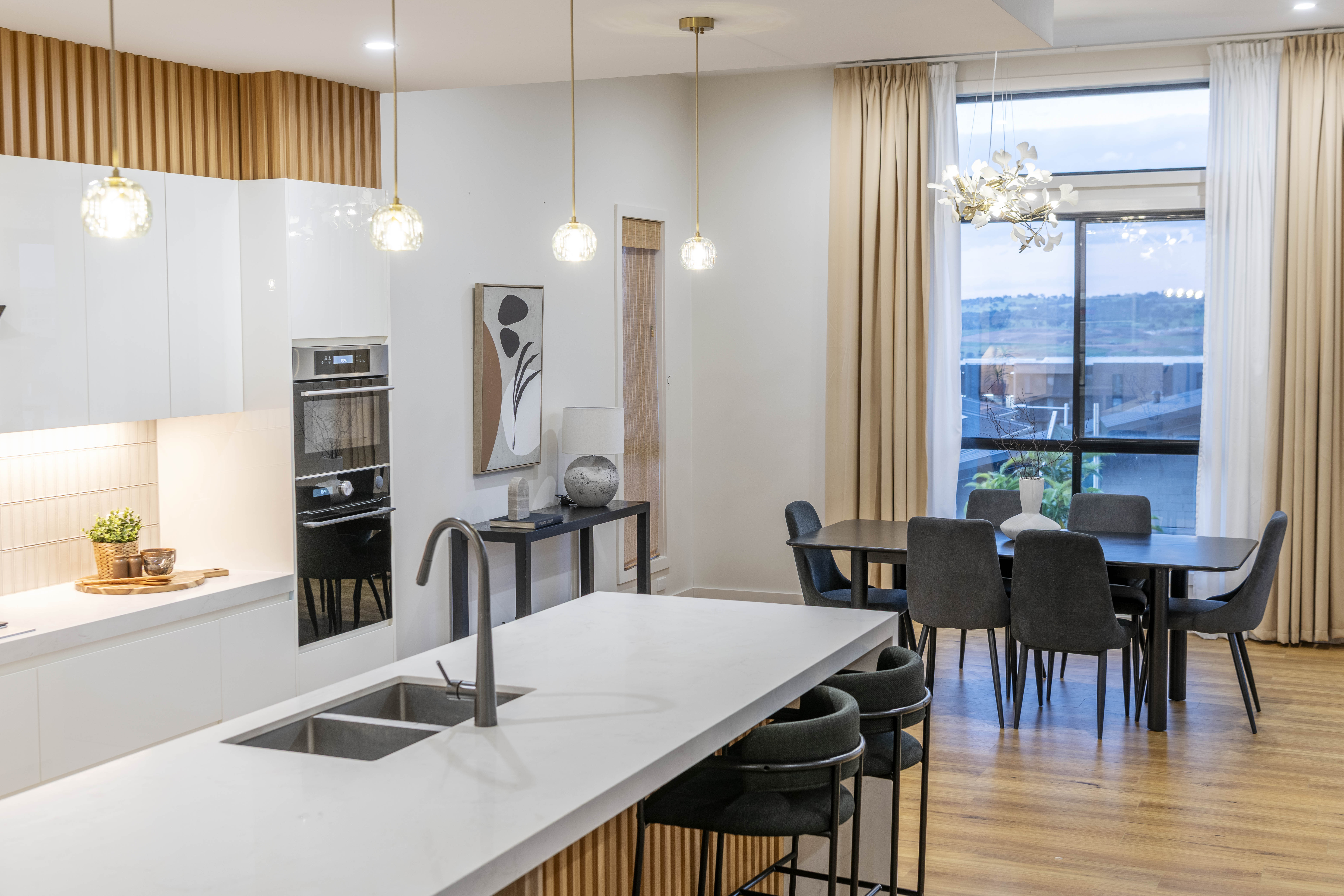 A Refined Family Home Offering Modern Comfort And Lifestyle Ease - 物件實景