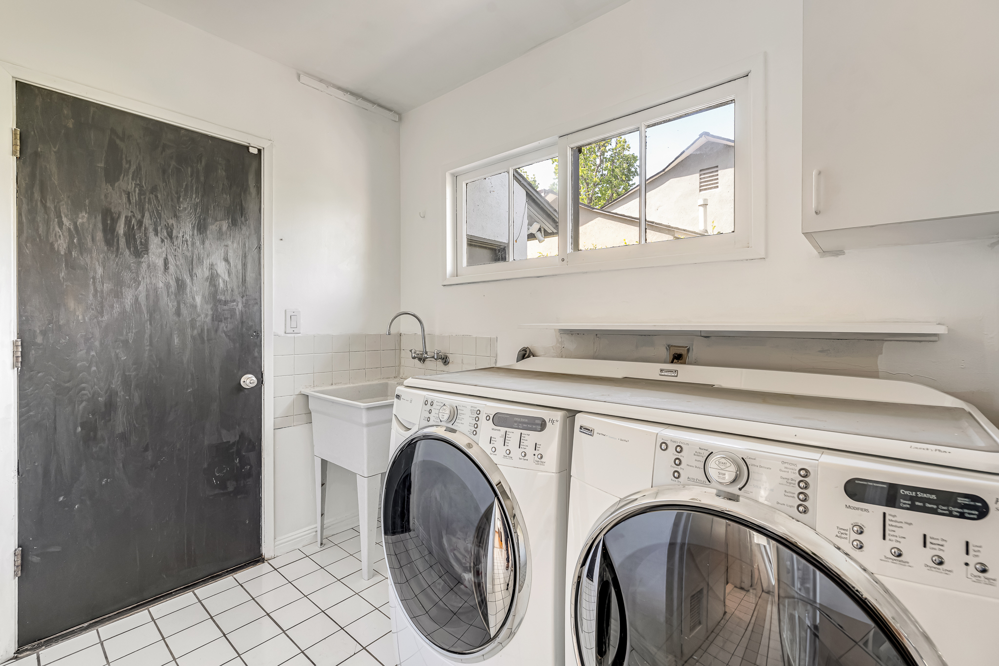  6626 Burnet Avenue - 物件實景