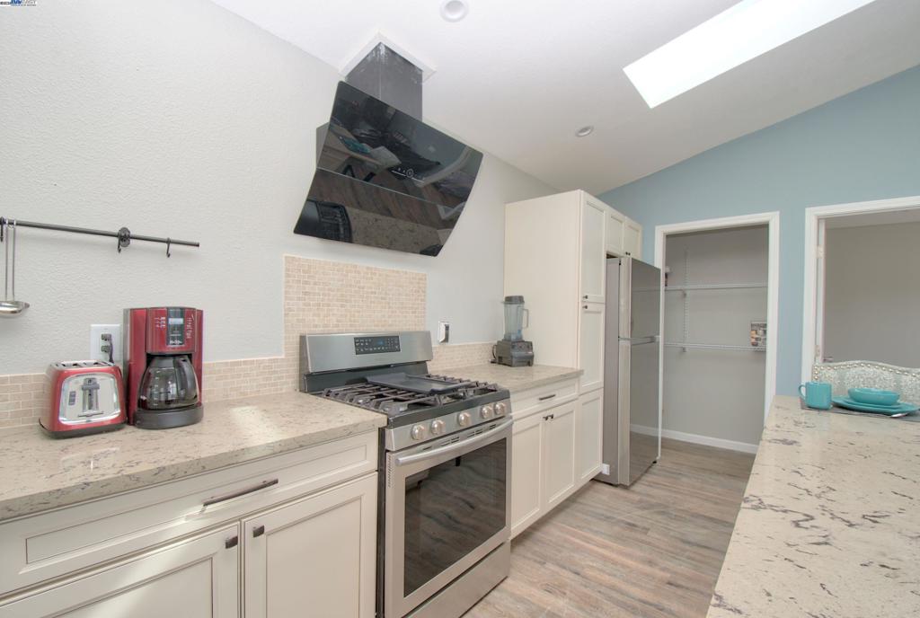 Livermore, California, 94550, United States, 2 Bedrooms Bedrooms, ,1 BathroomBathrooms,Residential,For Sale,2011774