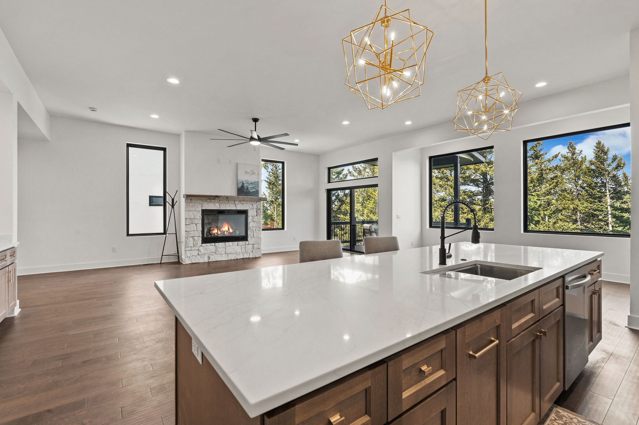  215 Whisper Ridge Drive - 物件實景
