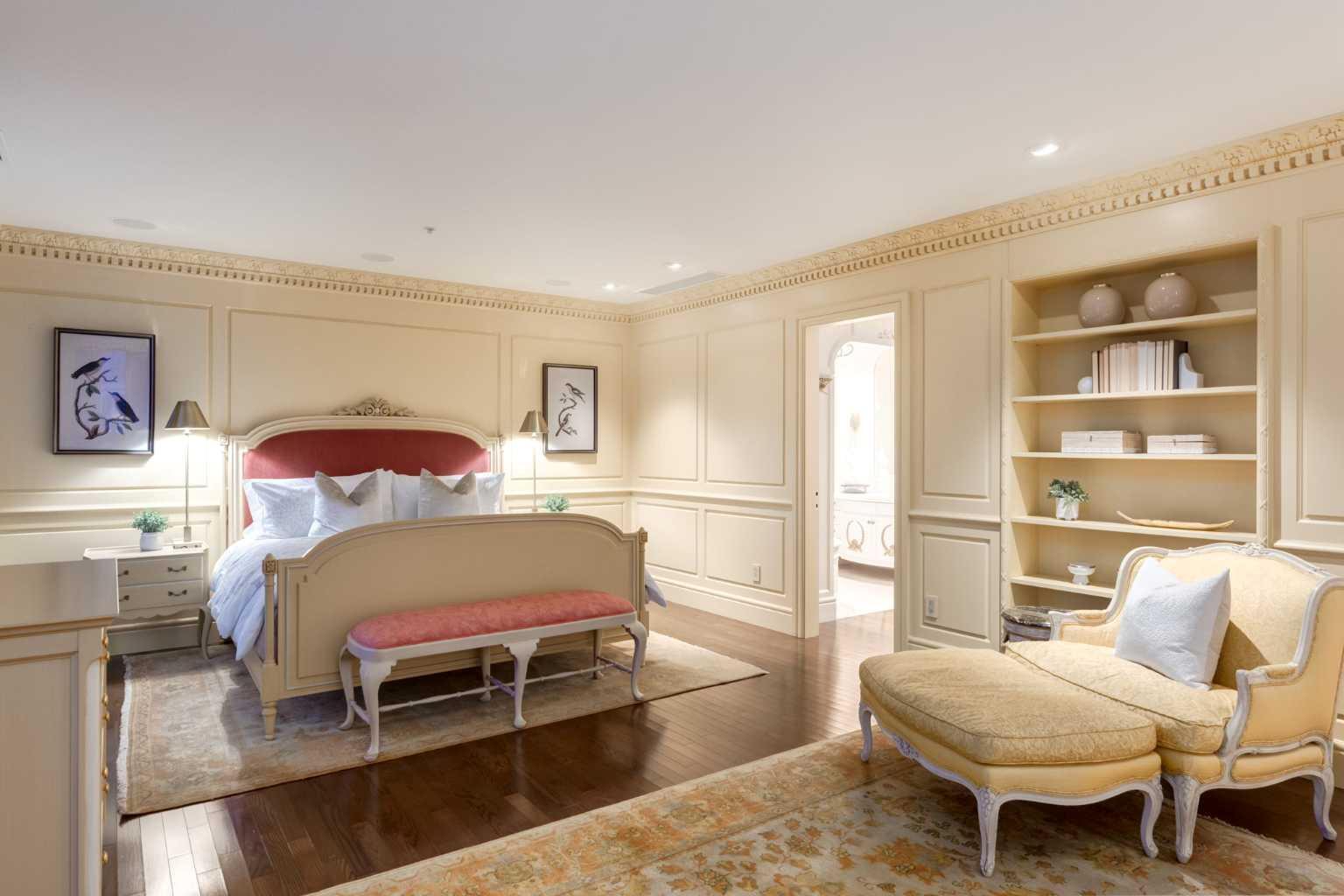 CALGARY, Alberta, T2P 5J9, CA, 2 Bedrooms Bedrooms, ,6 BathroomsBathrooms,Residential,For Sale,1987671