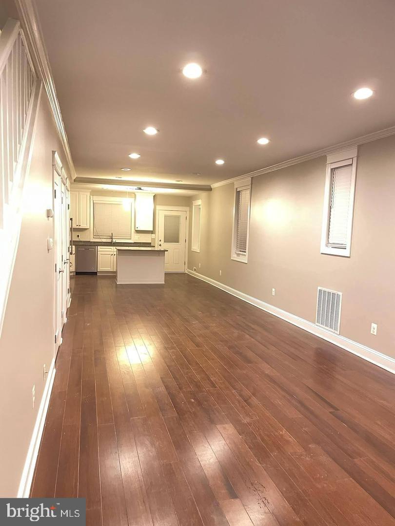 Washington, District of Columbia, 20002, United States, 3 Bedrooms Bedrooms, ,4 BathroomsBathrooms,Residential,For Sale,1931159