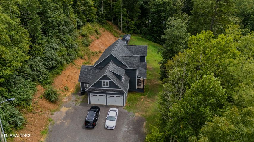 Middlesboro, Kentucky, 40965, United States, 5 Bedrooms Bedrooms, ,4 BathroomsBathrooms,Residential,For Sale,1915642