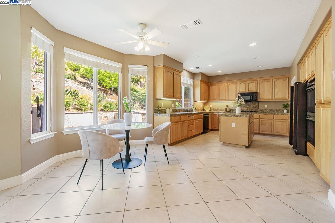 Concord, California, 94521, United States, 5 Bedrooms Bedrooms, ,3 BathroomsBathrooms,Residential,For Sale,1989306