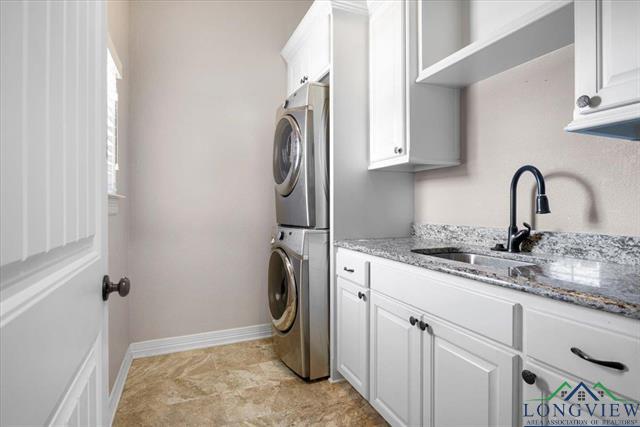 Longview, Texas, 75602, United States, 4 Bedrooms Bedrooms, ,3 BathroomsBathrooms,Residential,For Sale,1970791