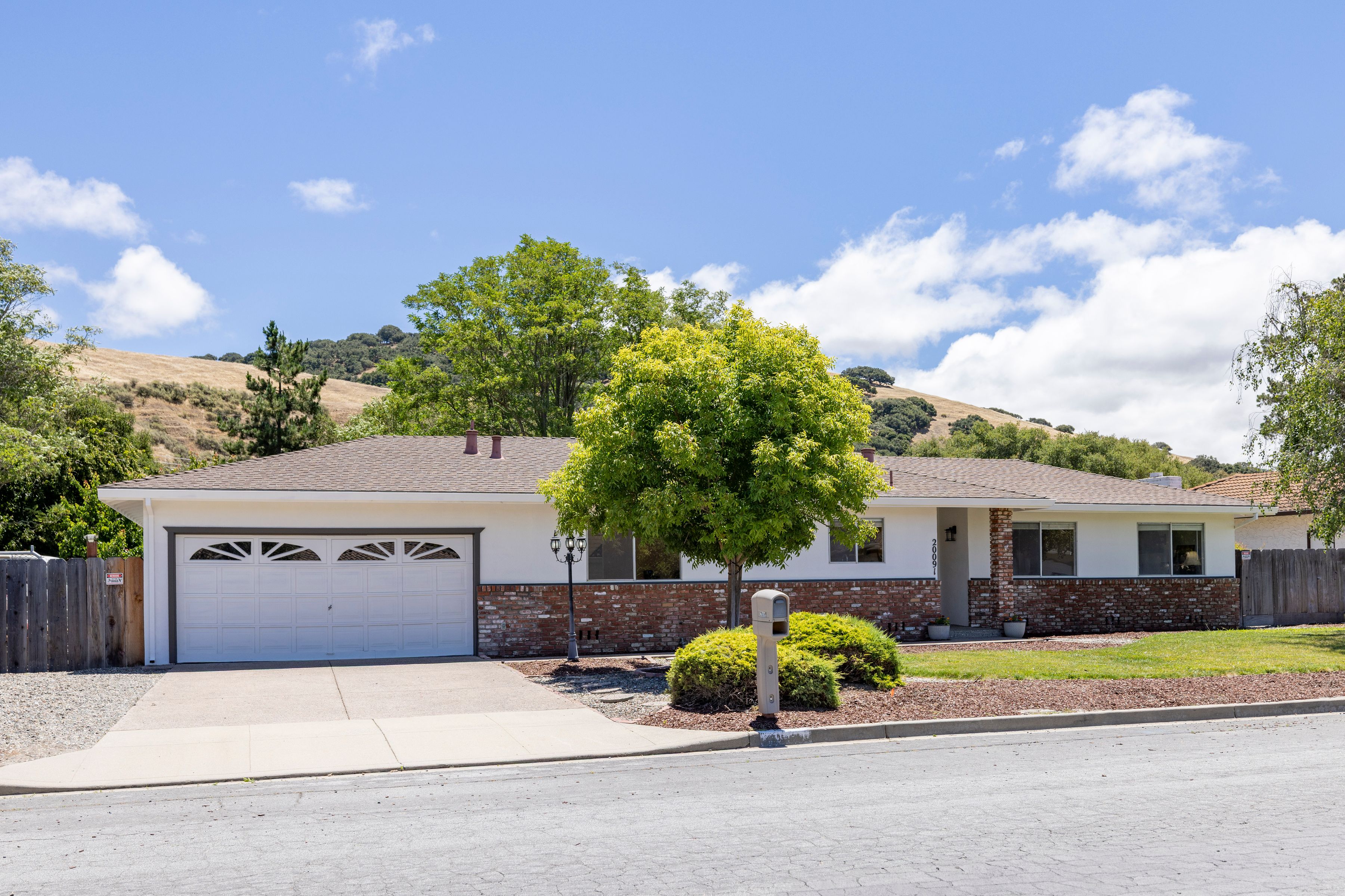 20091 Portola Drive - 物件實景