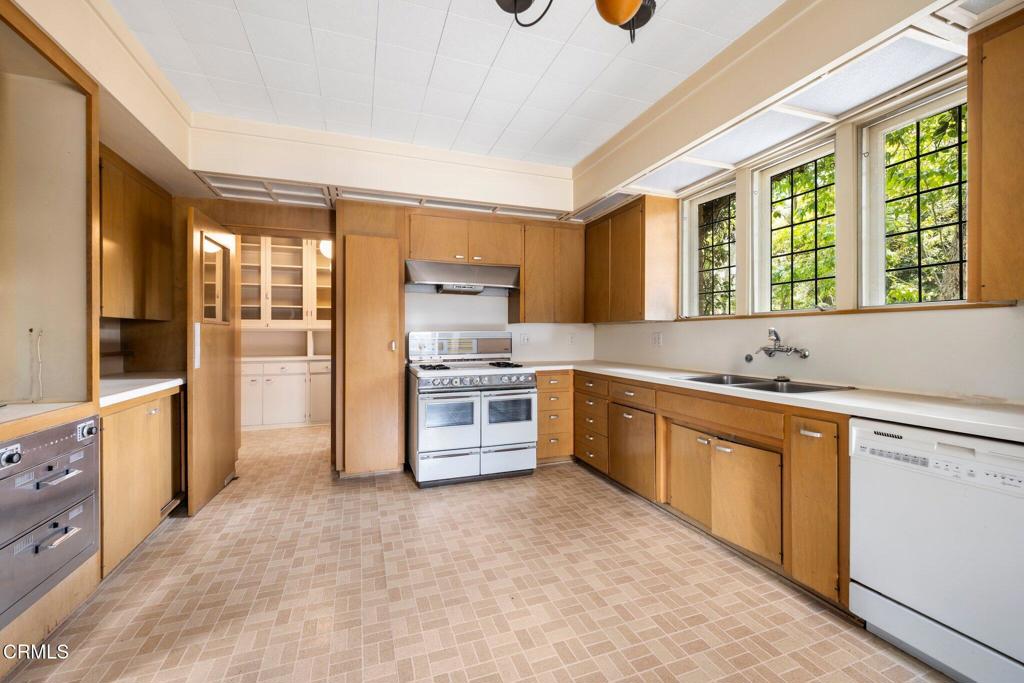 San Marino, California, 91108, United States, 9 Bedrooms Bedrooms, ,5 BathroomsBathrooms,Residential,For Sale,1818772