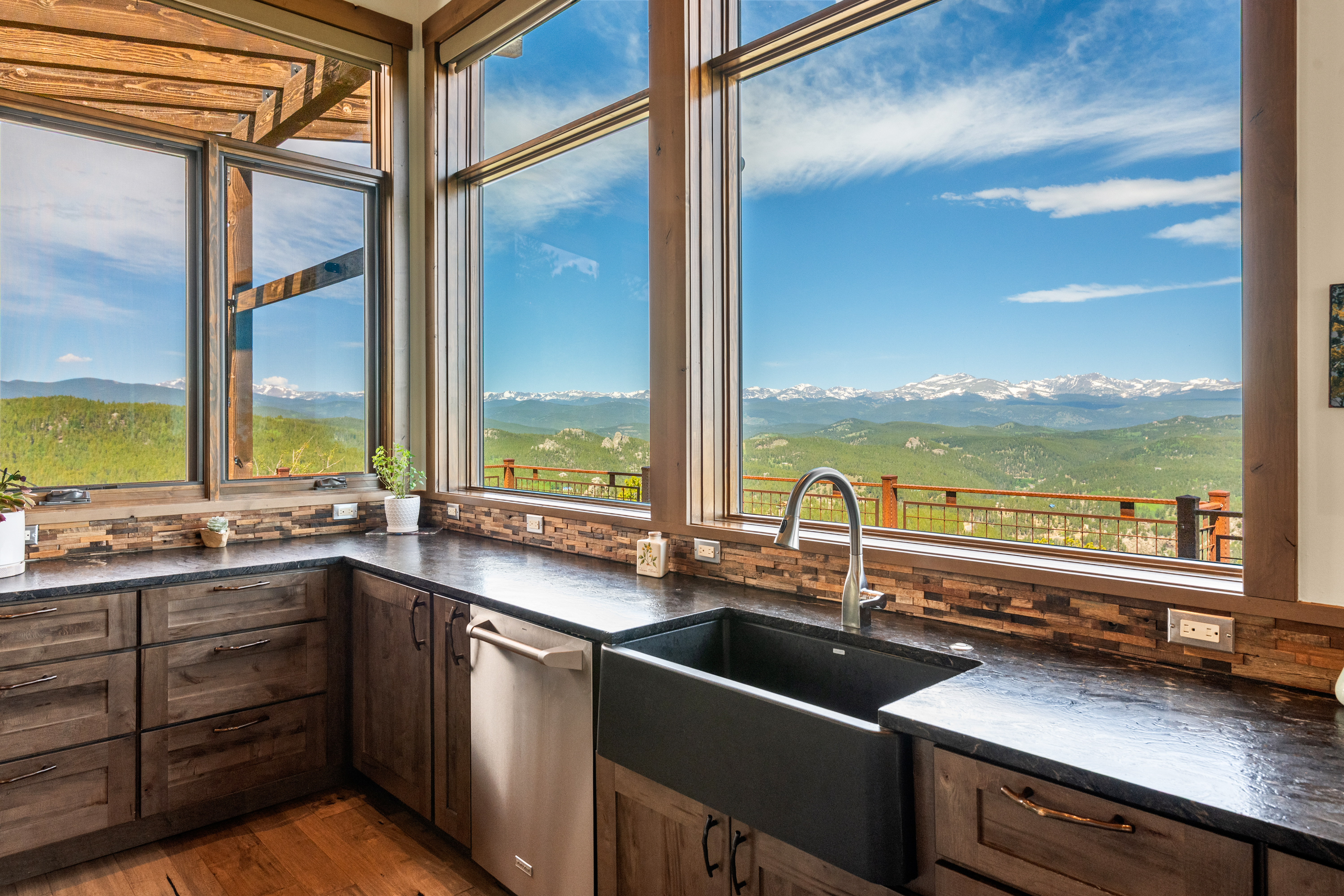  Custom Retreat with Unobstructed Views - 物件實景