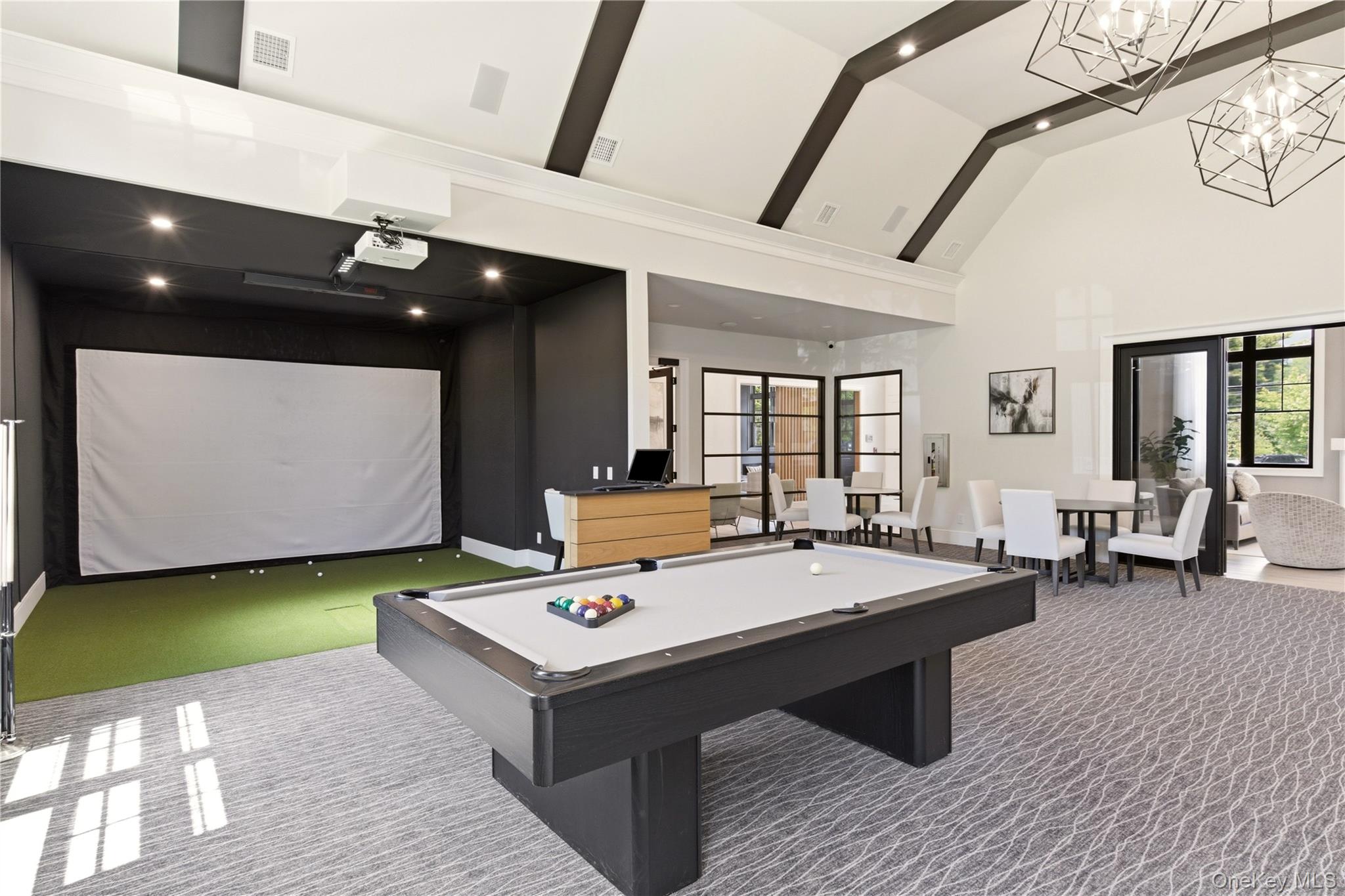  102 Three Ponds Lane E, Woodbury, NY, 11797 - 物件實景