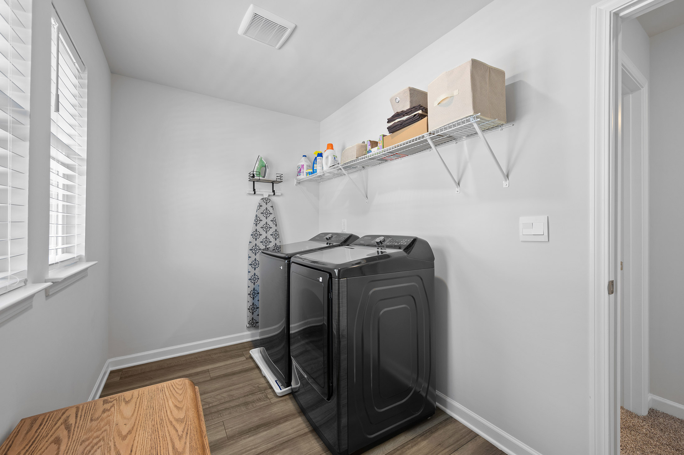  Move-In-Ready Living with a Home Office and Media Loft - 物件實景