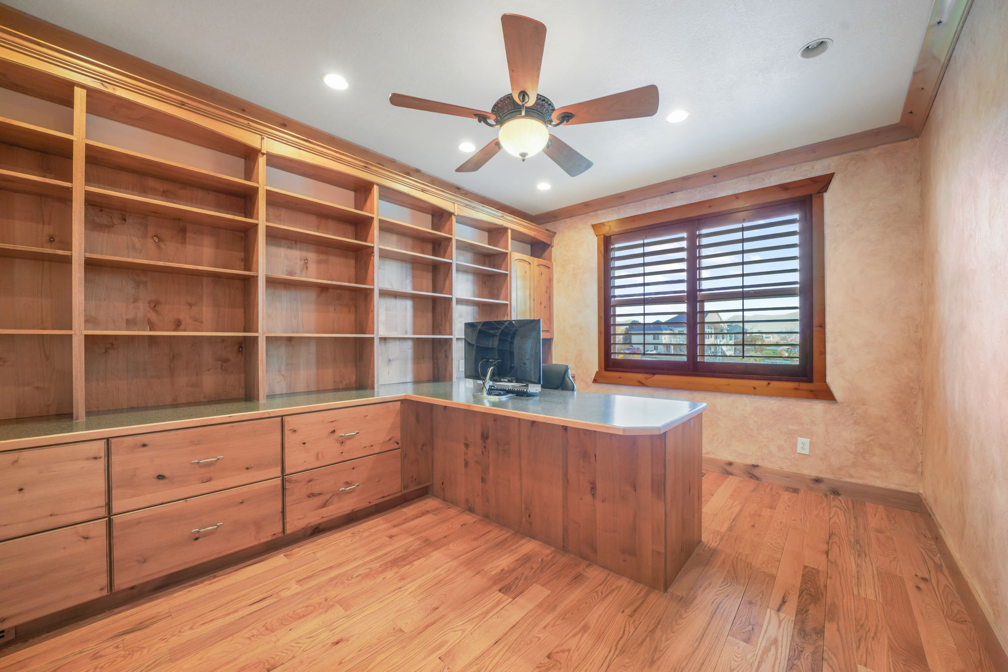 Eagle Mountain, Utah, 84005, United States, 6 Bedrooms Bedrooms, ,5 BathroomsBathrooms,Residential,For Sale,1990791