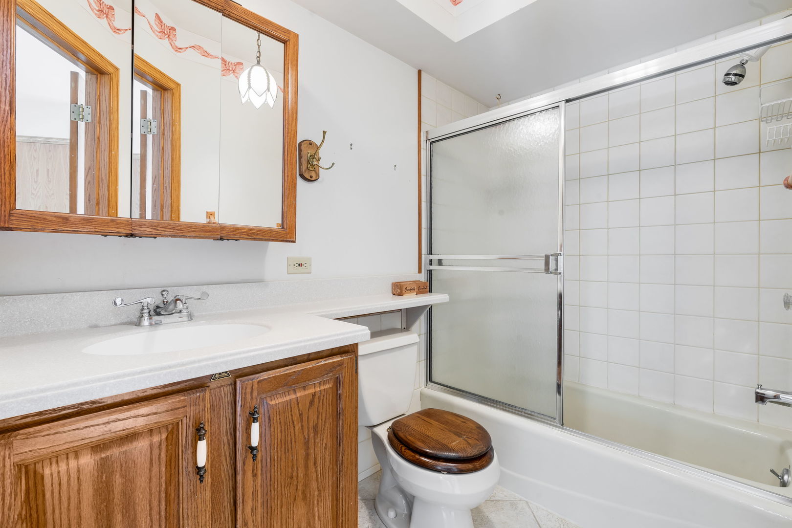 Palatine, Illinois, 60067, United States, 5 Bedrooms Bedrooms, ,3 BathroomsBathrooms,Residential,For Sale,1901159