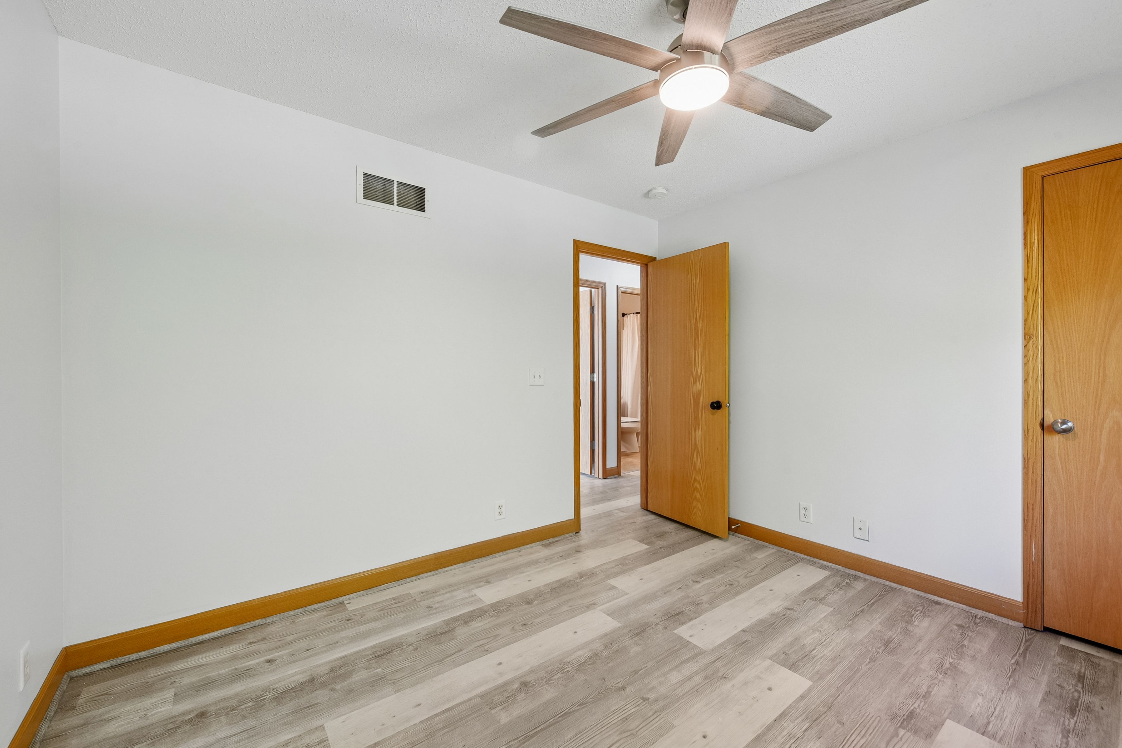  Refreshed Home in Lovely Farmington Location - 物件實景