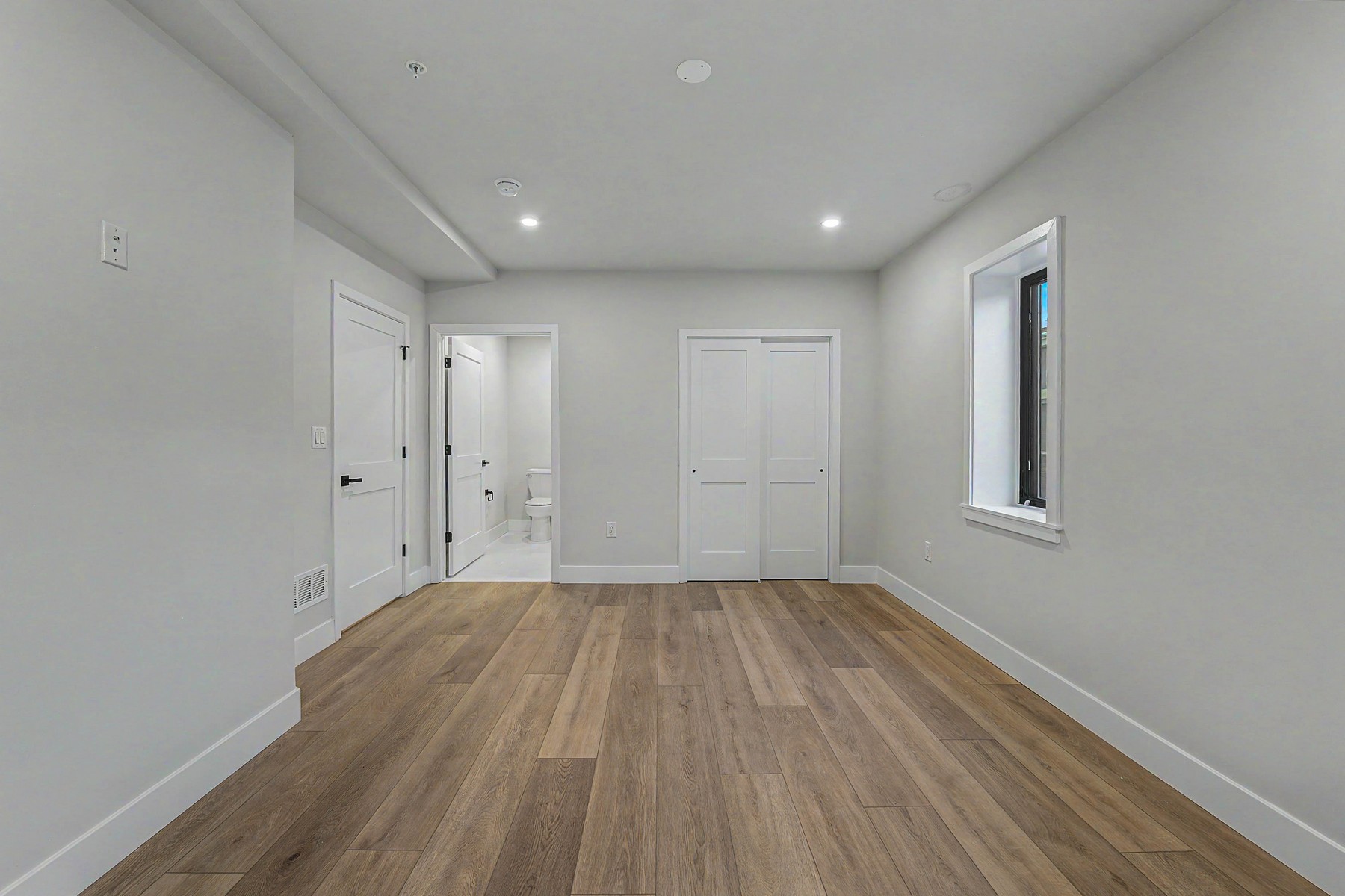  323 E Oak Avenue #103 - 物件實景