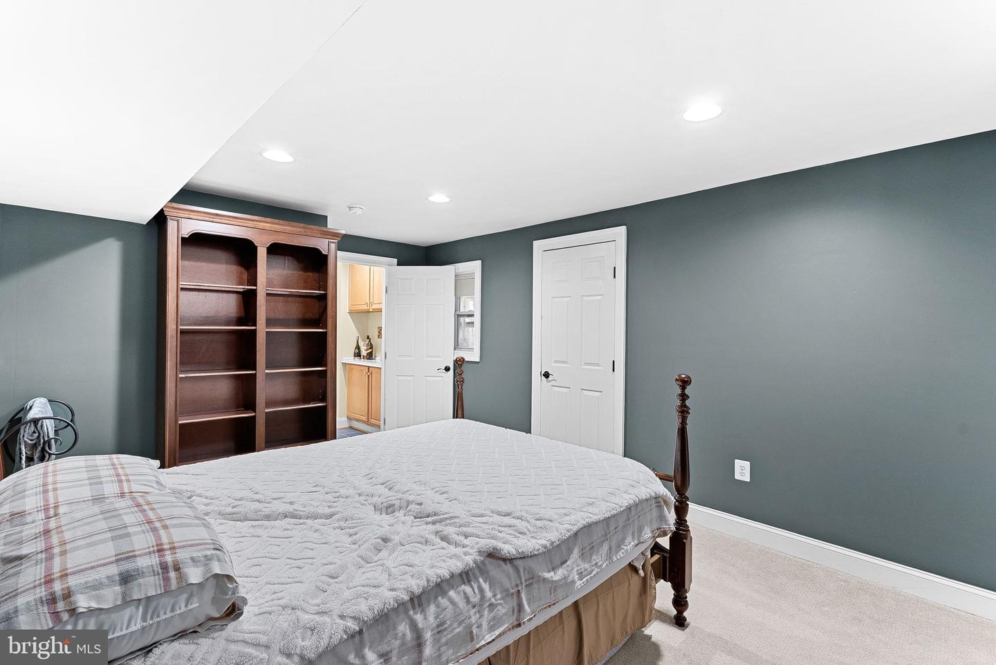 Waterford, Virginia, 20197, United States, 5 Bedrooms Bedrooms, ,4 BathroomsBathrooms,Residential,For Sale,1940957
