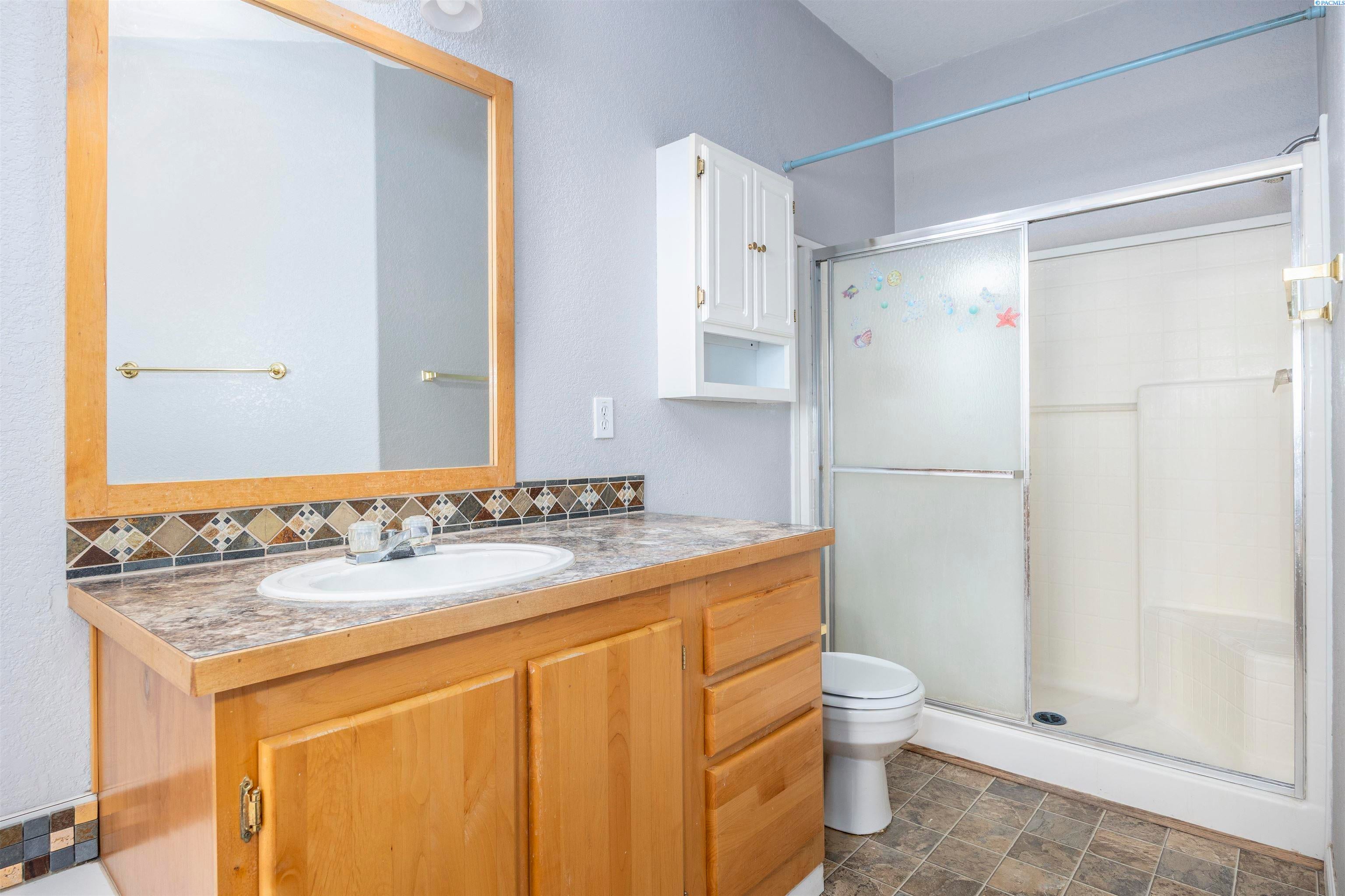 Benton City, Washington, 99320, United States, 3 Bedrooms Bedrooms, ,2 BathroomsBathrooms,Residential,For Sale,1998033