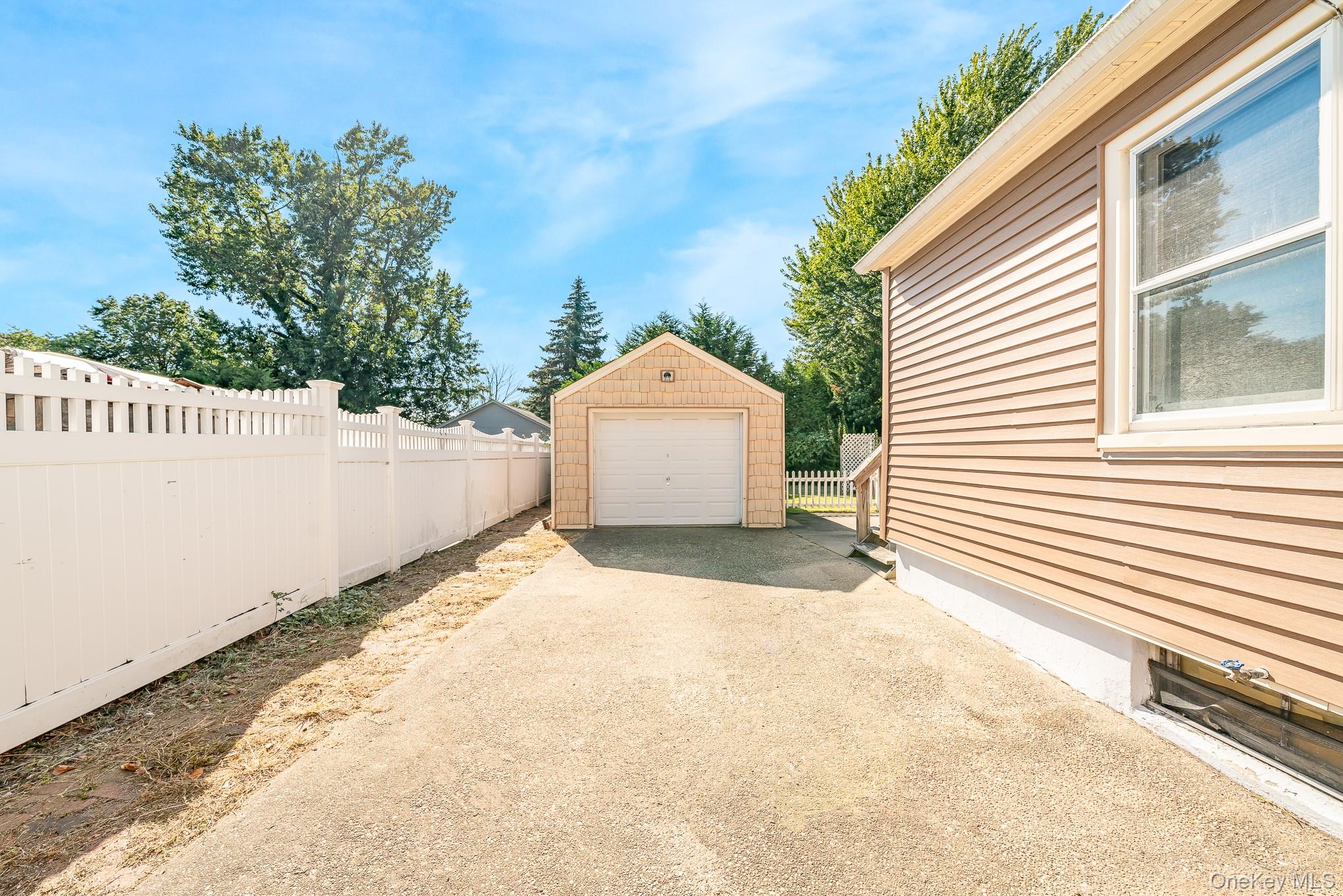 Freeport, New York, 11520, United States, 3 Bedrooms Bedrooms, ,2 BathroomsBathrooms,Residential,For Sale,1980355