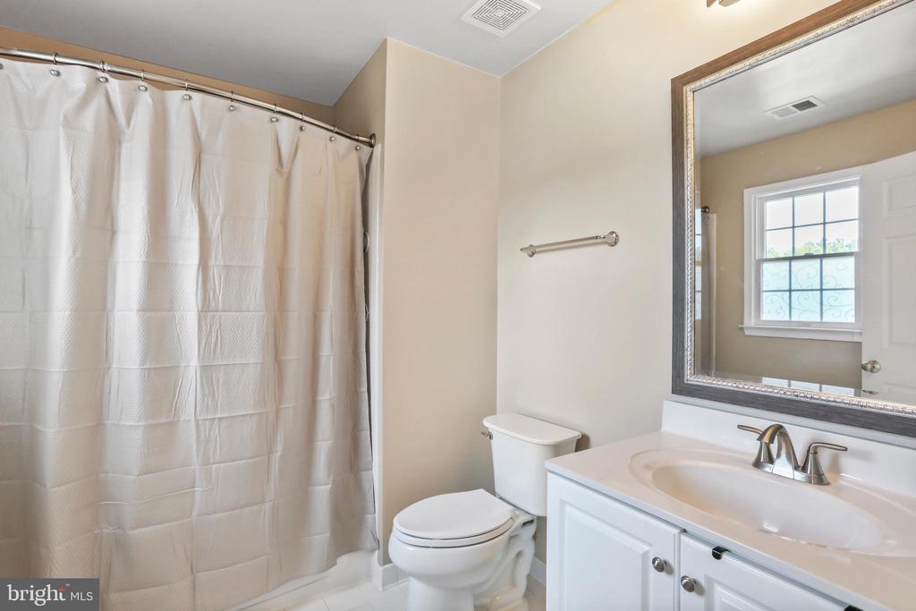Waterford, Virginia, 20197, United States, 4 Bedrooms Bedrooms, ,5 BathroomsBathrooms,Residential,For Sale,1941290