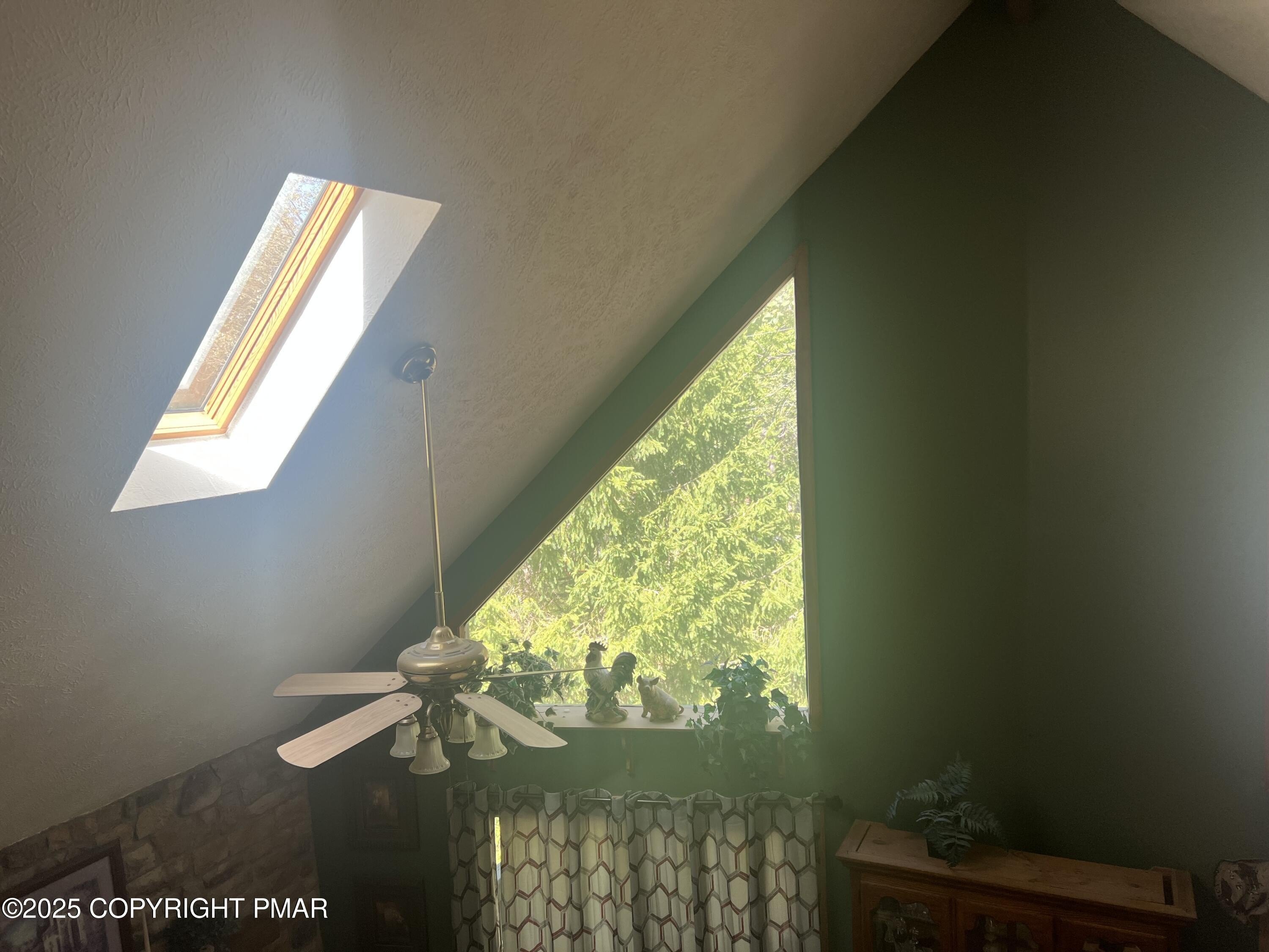 Blakeslee, Pennsylvania, 18610, United States, 4 Bedrooms Bedrooms, ,3 BathroomsBathrooms,Residential,For Sale,1982543