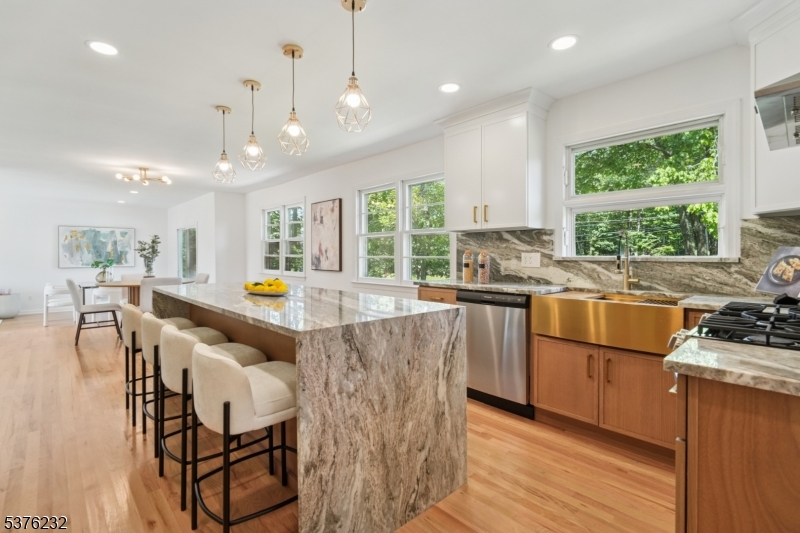 West Orange Twp., New Jersey, 07052, United States, 4 Bedrooms Bedrooms, ,3 BathroomsBathrooms,Residential,For Sale,1918388