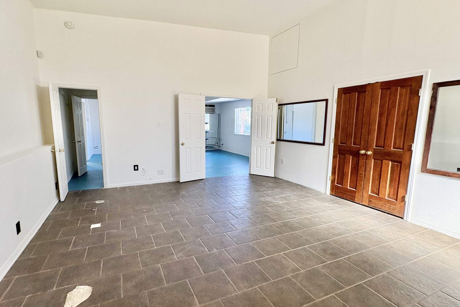  6041 Cleon Avenue - 物件實景