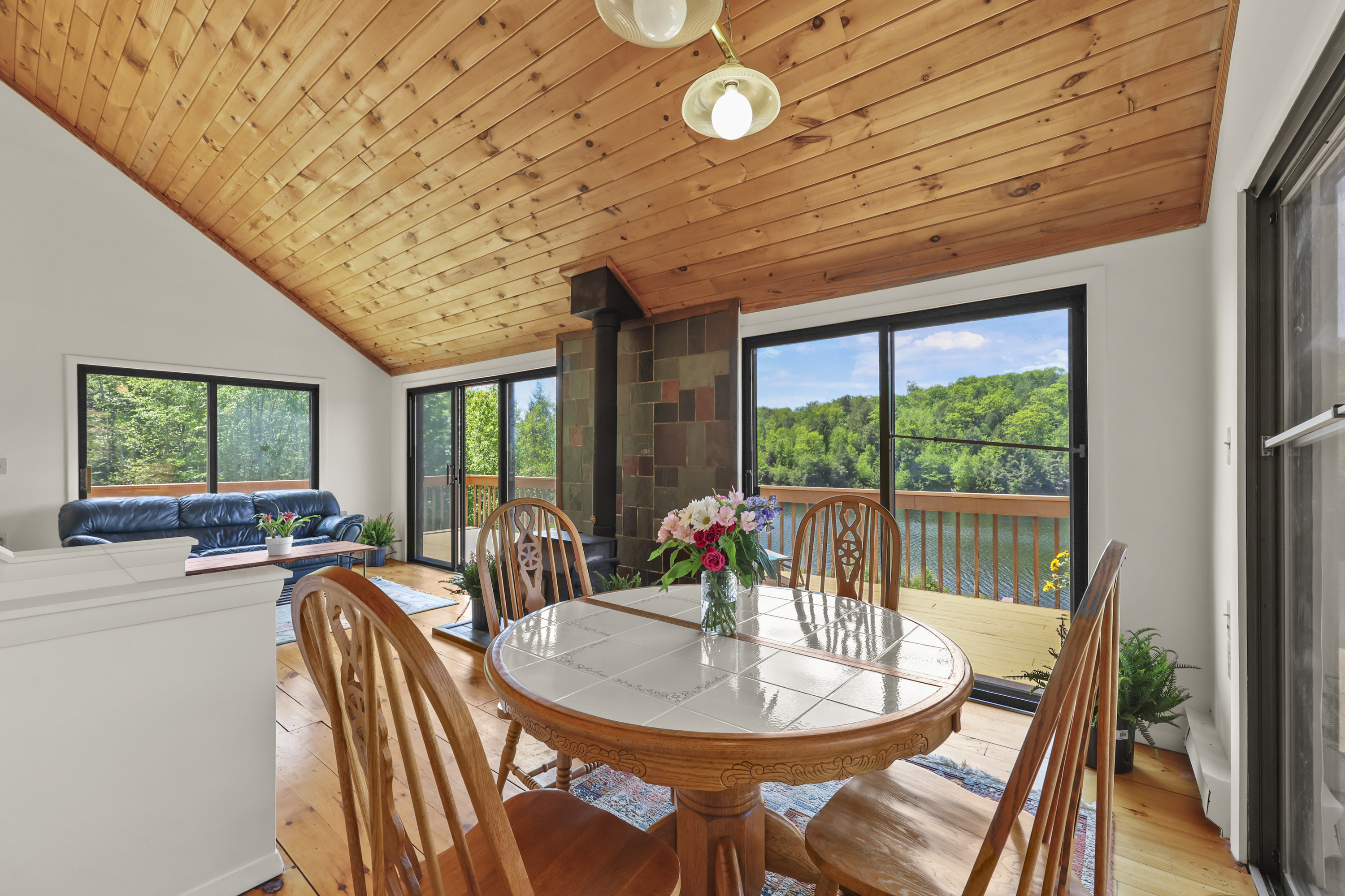  Exceptional Waterfront Retreat on Tranquil Hayes Pond - 物件實景