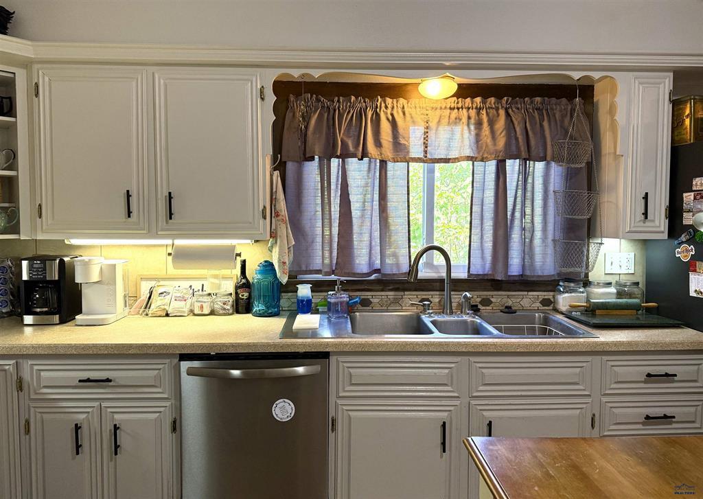Hot Springs, South Dakota, 57747, United States, 5 Bedrooms Bedrooms, ,3 BathroomsBathrooms,Residential,For Sale,1928045
