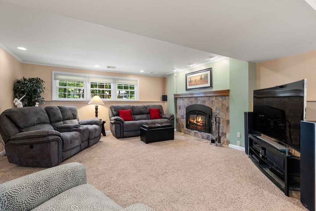 Agawam, Massachusetts, 01030, United States, 4 Bedrooms Bedrooms, ,3 BathroomsBathrooms,Residential,For Sale,1933274