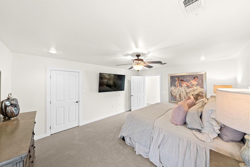 Fredericksburg, Texas, 78624, United States, 6 Bedrooms Bedrooms, ,6 BathroomsBathrooms,Residential,For Sale,2048440