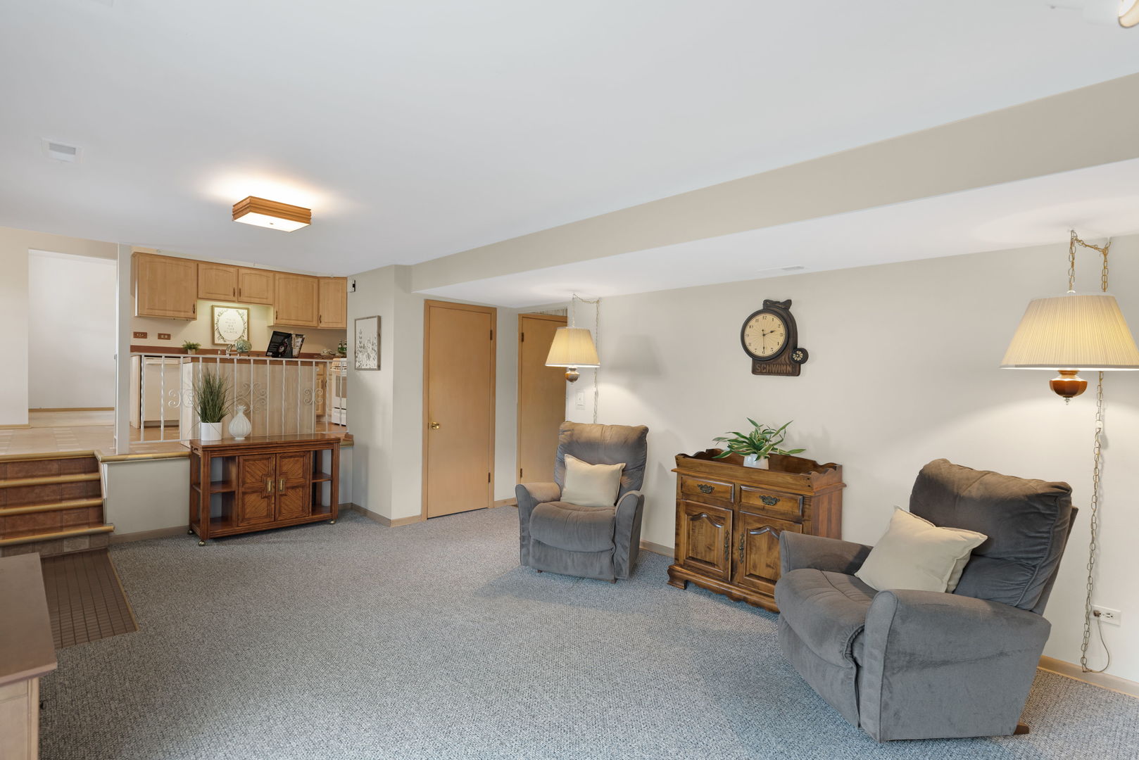 Des plaines, Illinois, 60016, United States, 3 Bedrooms Bedrooms, ,3 BathroomsBathrooms,Residential,For Sale,1991733