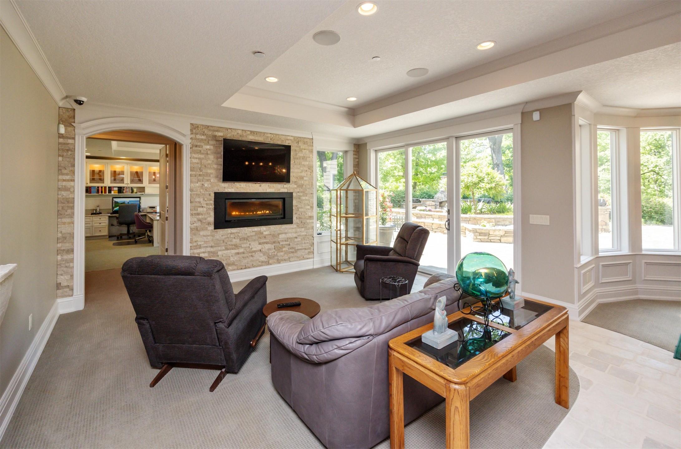 Urbandale, Iowa, 50323, United States, 4 Bedrooms Bedrooms, ,6 BathroomsBathrooms,Residential,For Sale,1980001