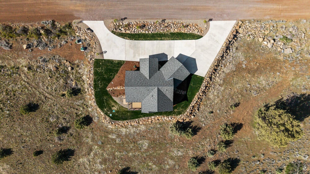 Klamath Falls, Oregon, 97601, United States, 3 Bedrooms Bedrooms, ,4 BathroomsBathrooms,Residential,For Sale,1794380