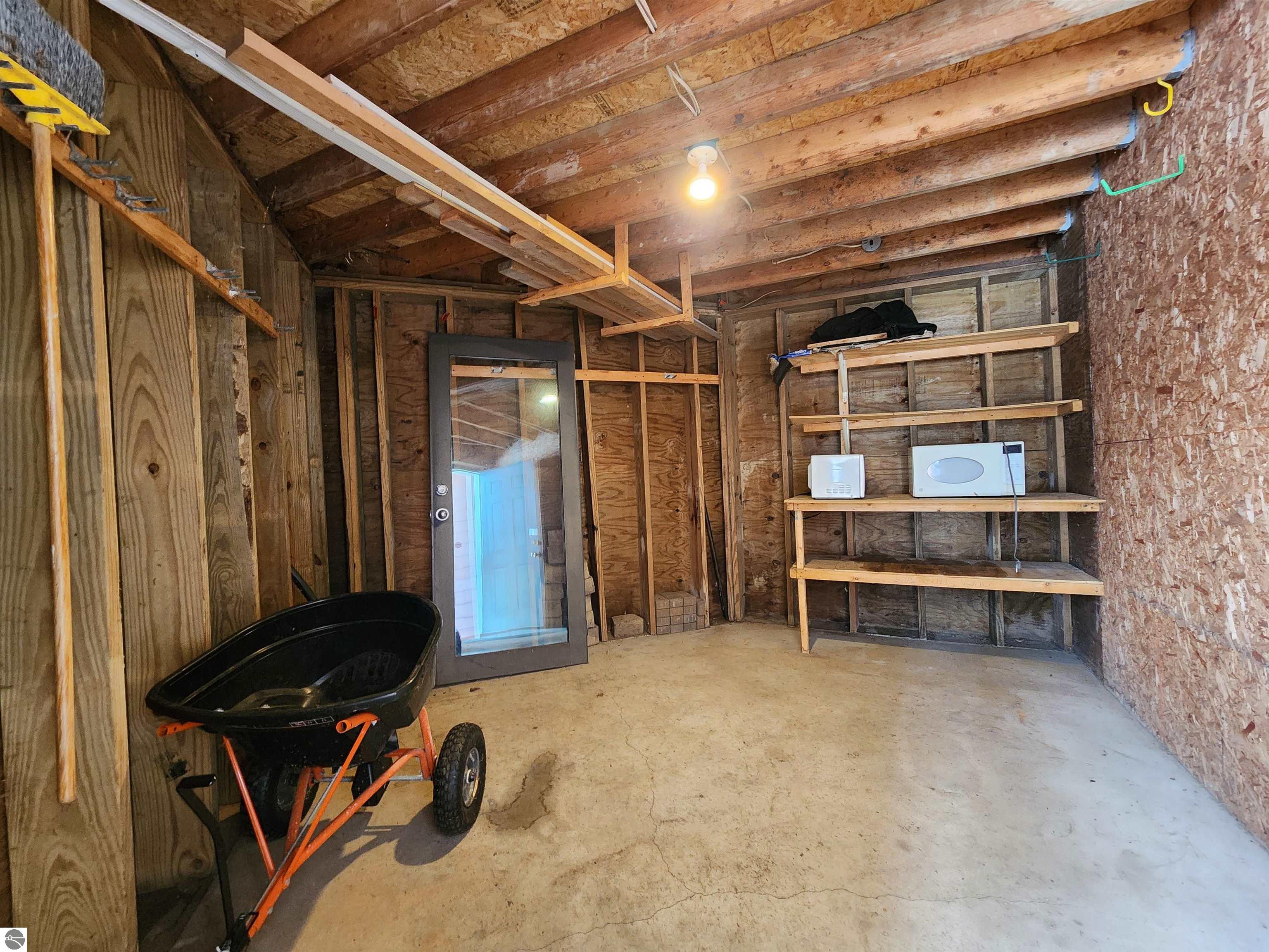 Alma, Michigan, 48801, United States, 5 Bedrooms Bedrooms, ,4 BathroomsBathrooms,Residential,For Sale,2000371