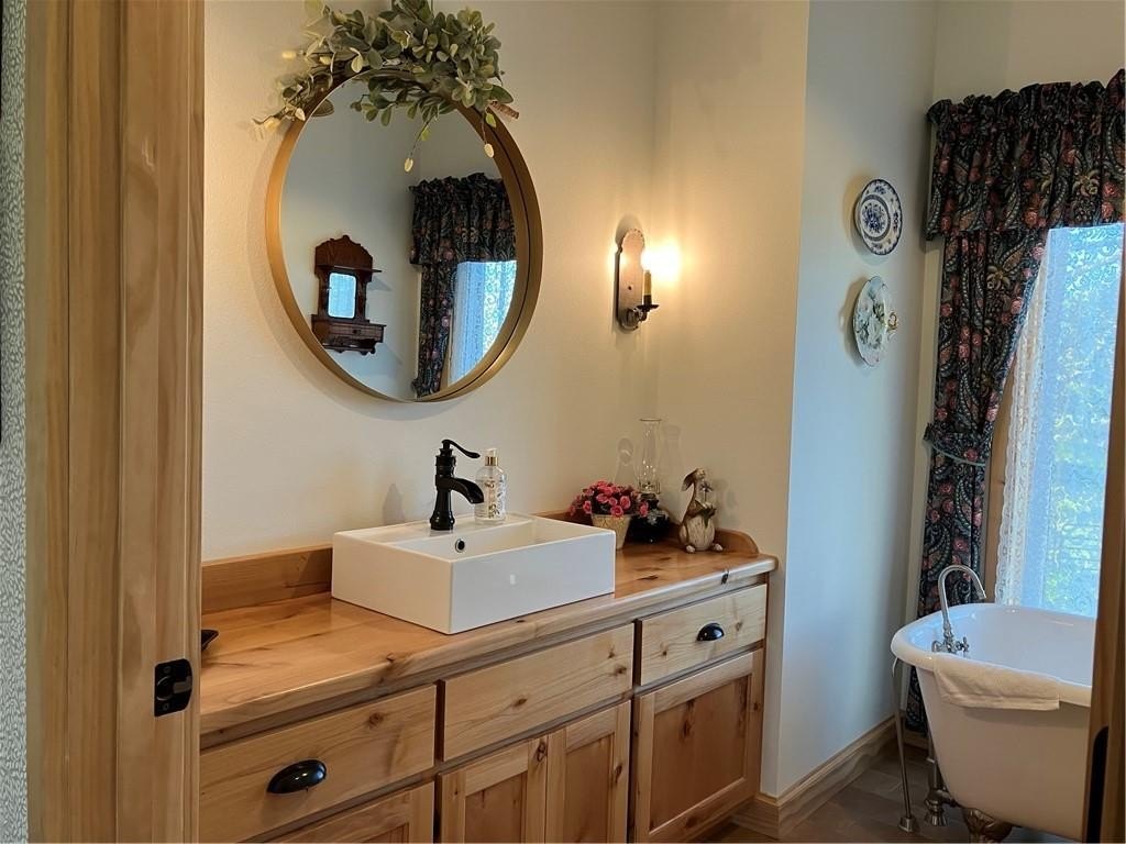 Omaha, Arkansas, 72662, United States, 3 Bedrooms Bedrooms, ,2 BathroomsBathrooms,Residential,For Sale,1944852