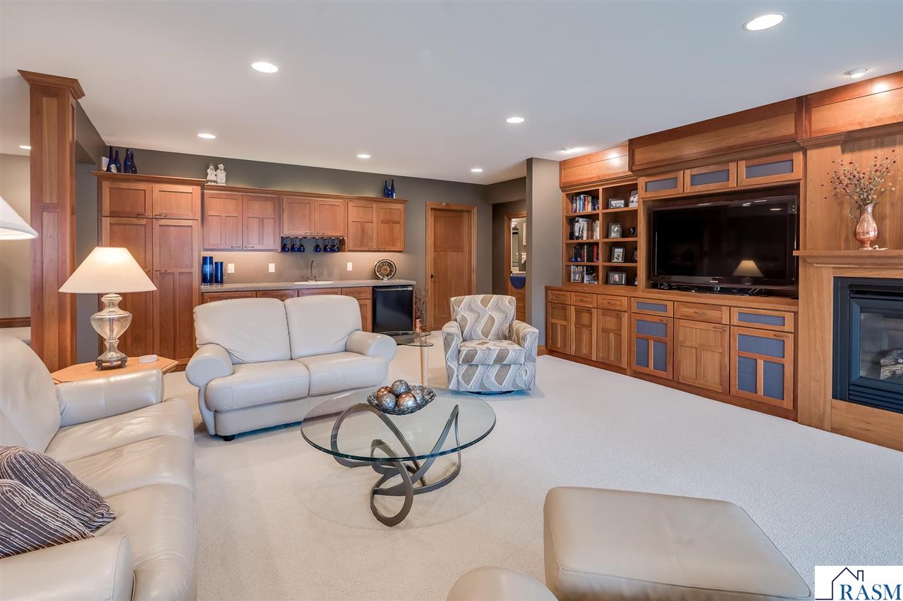 Mankato, Minnesota, 56001, United States, 3 Bedrooms Bedrooms, ,2 BathroomsBathrooms,Residential,For Sale,1982289