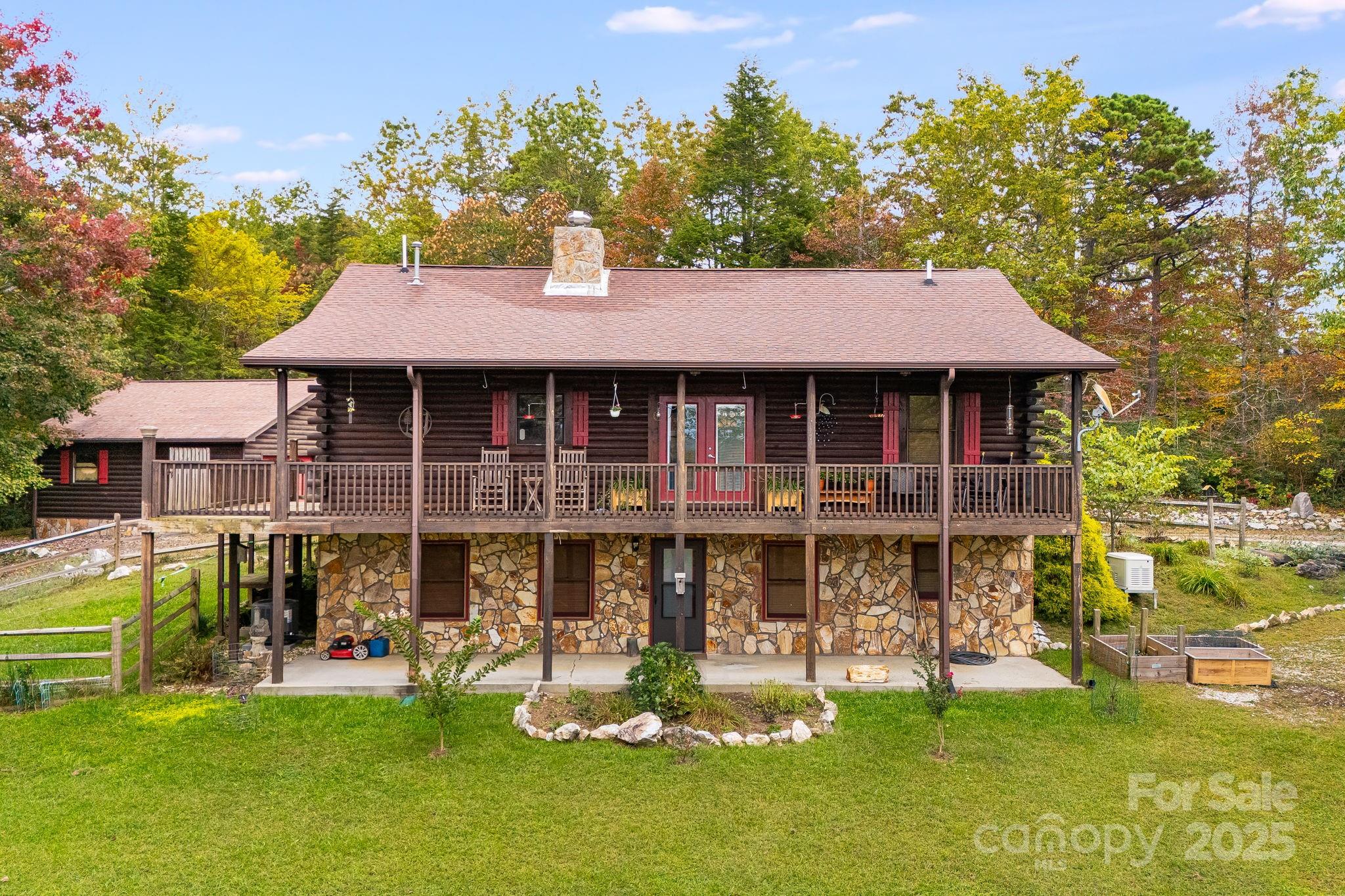 Spruce Pine, North Carolina, 28777, United States, 3 Bedrooms Bedrooms, ,3 BathroomsBathrooms,Residential,For Sale,1991683