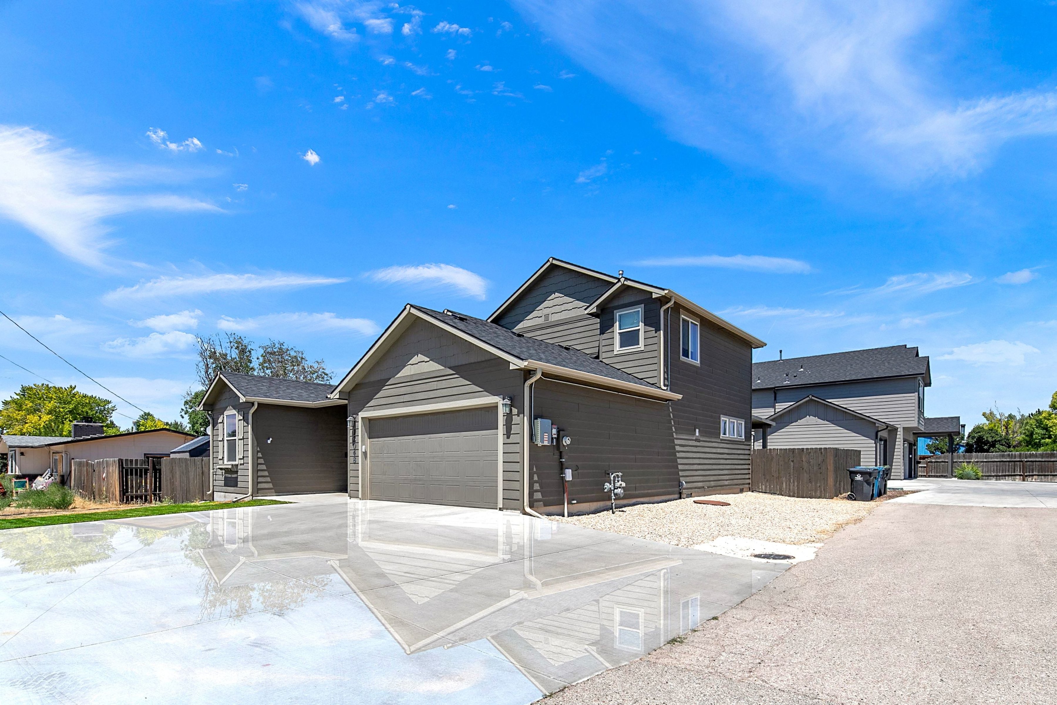  Modern Craftsman Offering Main-Level Primary & RV Parking - 物件實景