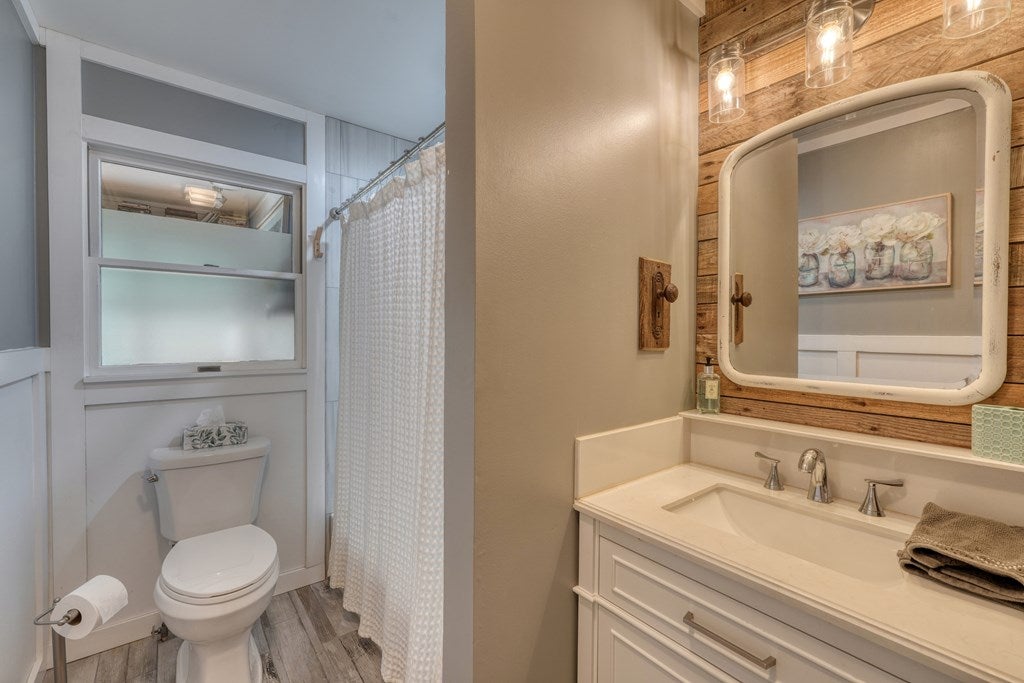 Blairsville, Georgia, 30512, United States, 2 Bedrooms Bedrooms, ,2 BathroomsBathrooms,Residential,For Sale,1932142