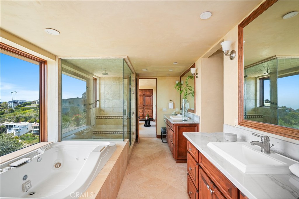 Laguna Beach, California, 92651, United States, 5 Bedrooms Bedrooms, ,6 BathroomsBathrooms,Residential,For Sale,1908512