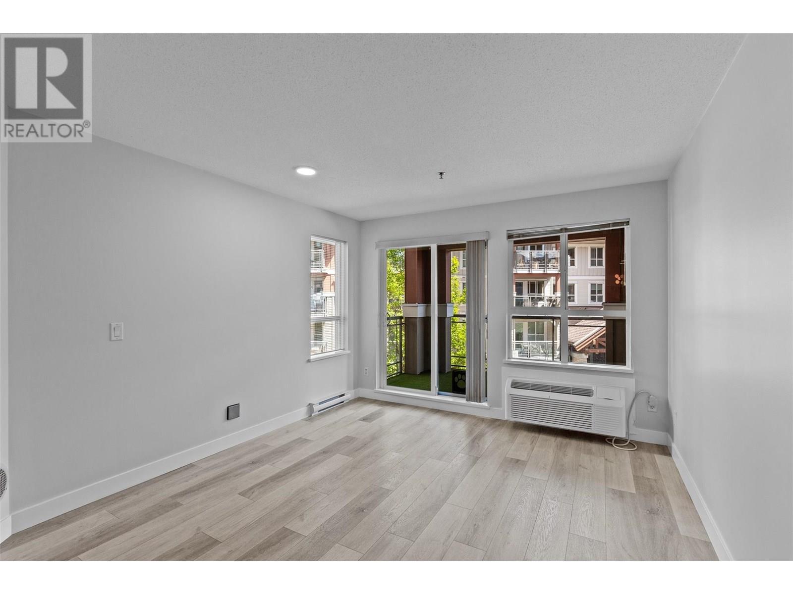 KELOWNA, British Columbia, V1Y 9Z1, CA, 2 Bedrooms Bedrooms, ,2 BathroomsBathrooms,Residential,For Sale,1895664