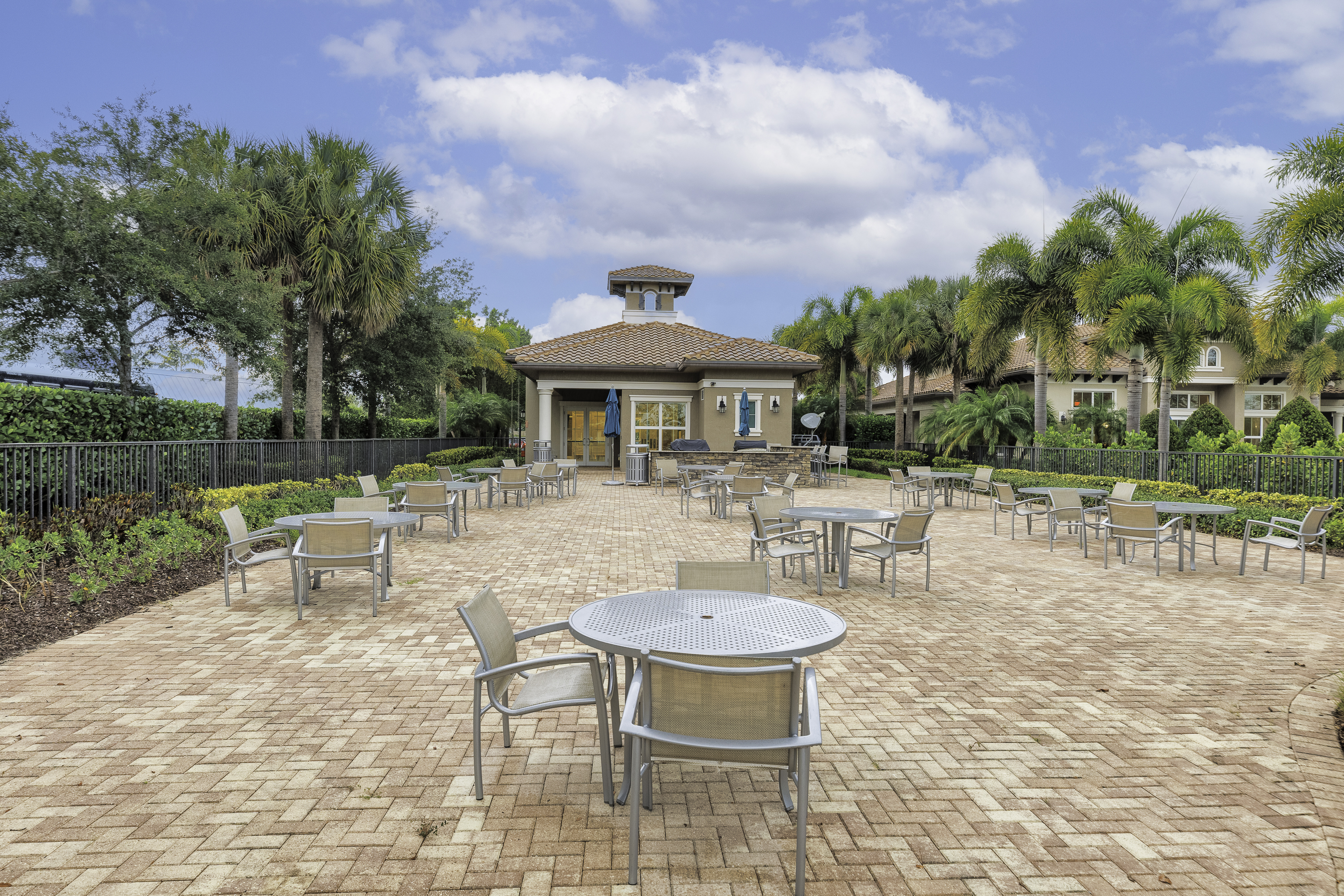  4200 Hillcrest Dr, Hollywood, FL, 33021 - 物件實景