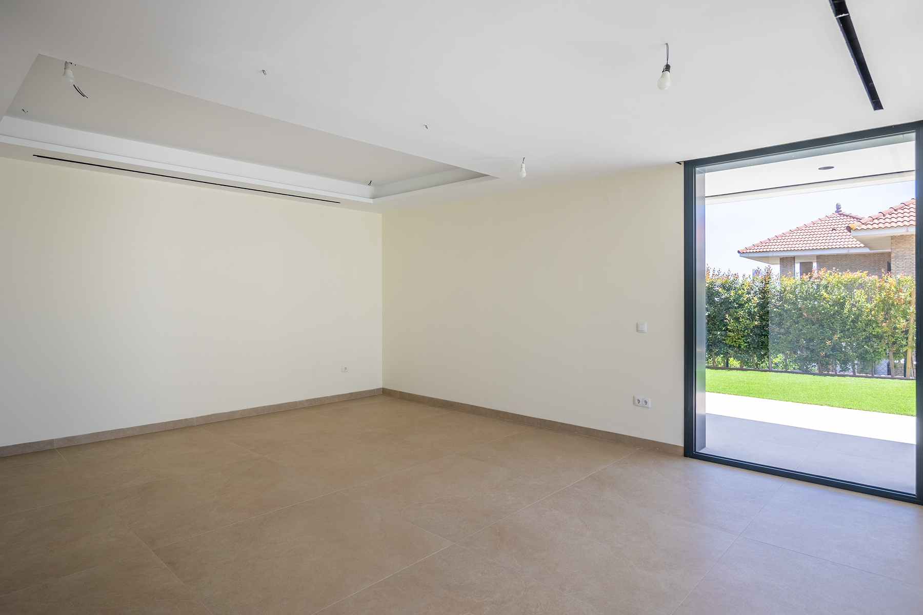  Detached villa with pool in private development in Tomares - 物件實景
