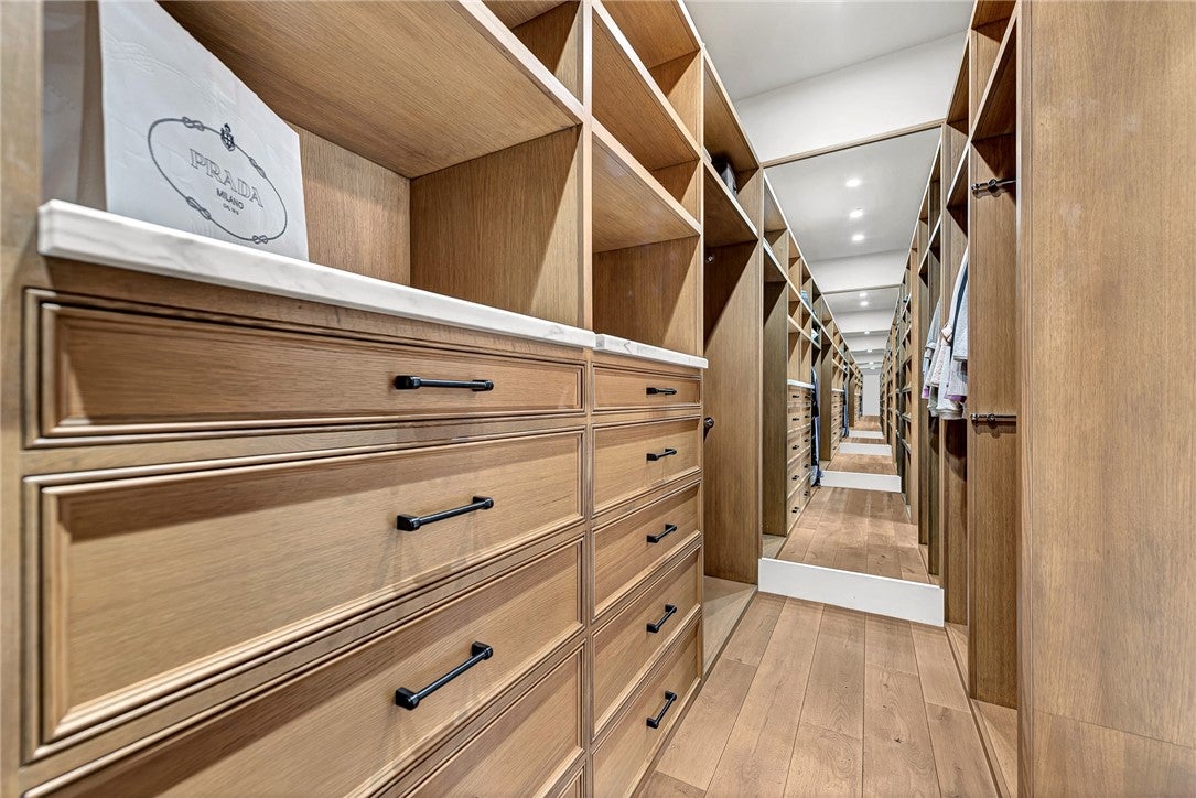 Fayetteville, Arkansas, 72704, United States, 4 Bedrooms Bedrooms, ,5 BathroomsBathrooms,Residential,For Sale,1993299