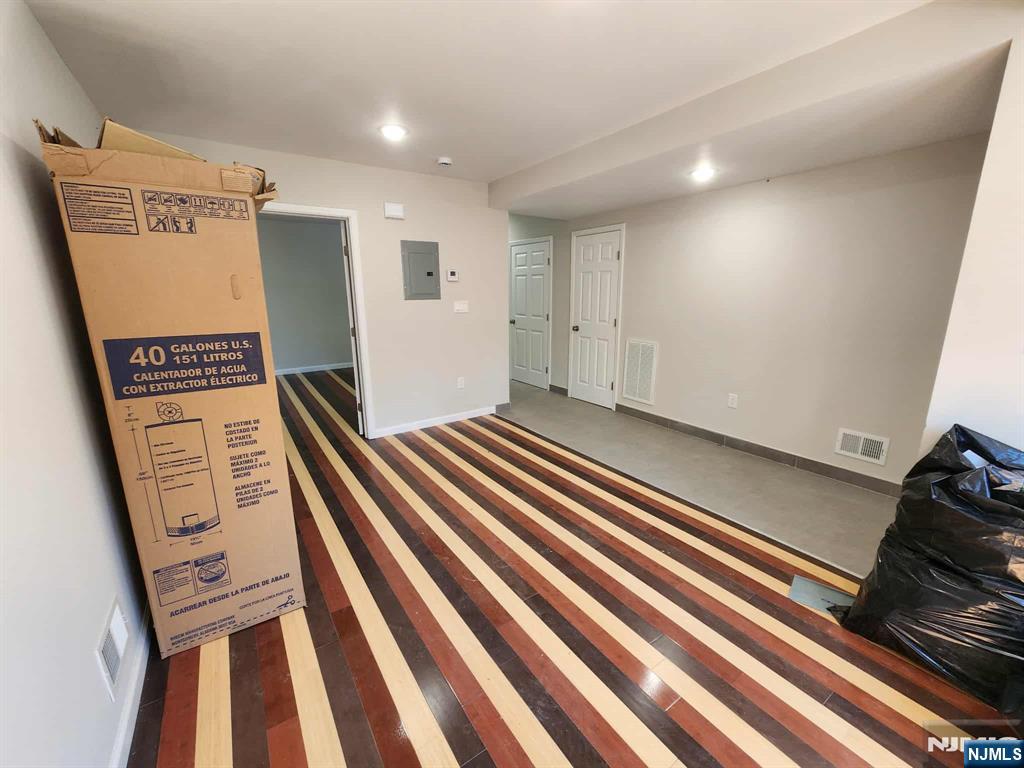 Passaic, New Jersey, 07055, United States, 5 Bedrooms Bedrooms, ,2 BathroomsBathrooms,Residential,For Sale,1975134