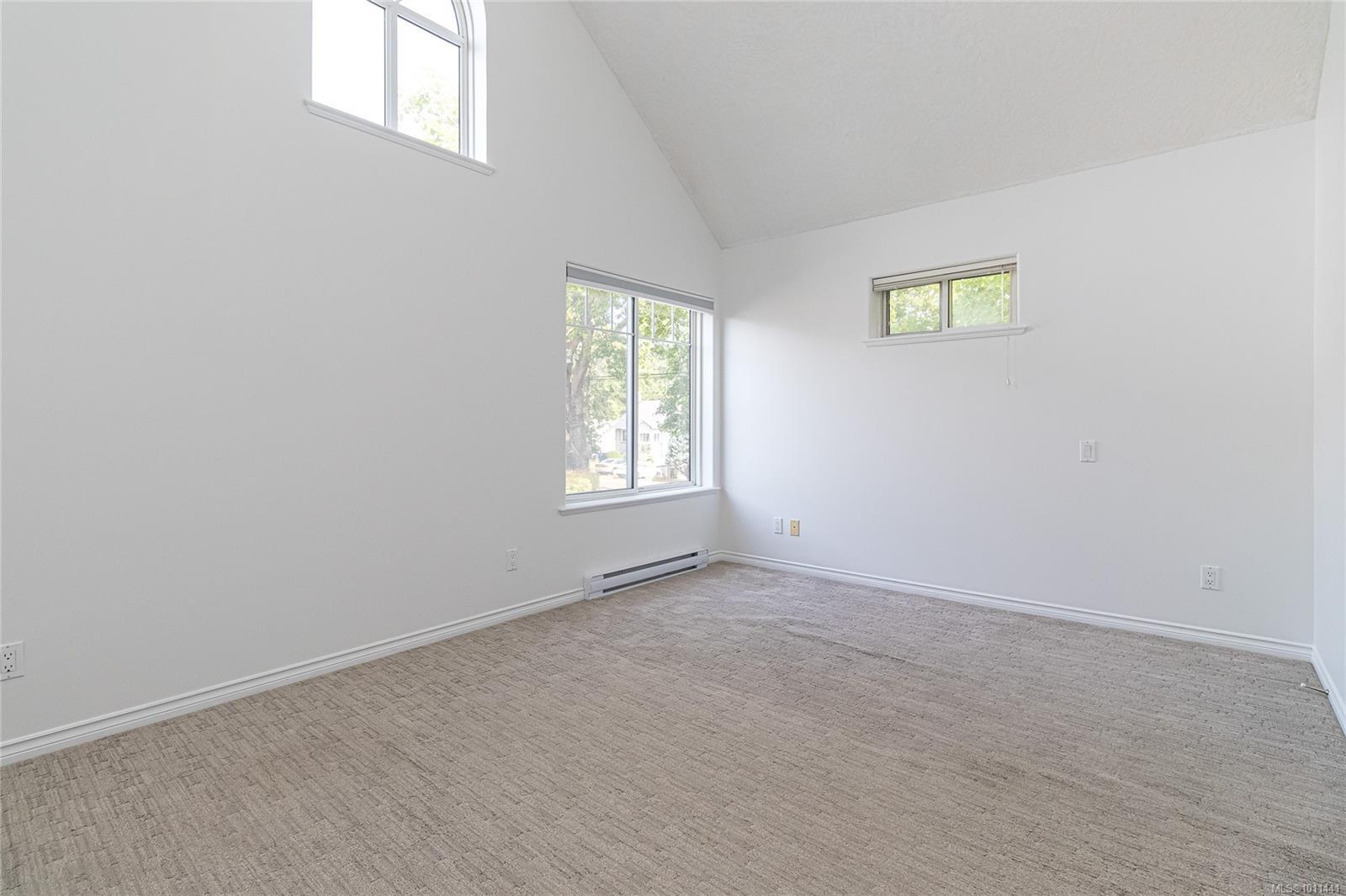 VICTORIA, British Columbia, V8R 4M4, CA, 3 Bedrooms Bedrooms, ,Residential,For Sale,1951151